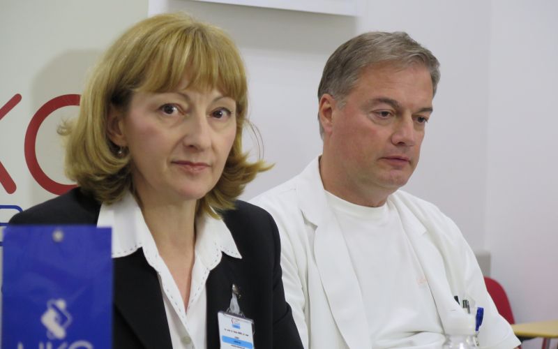 UKC Maribor, novinarska konferenca, urologi, Darja Arko, Dejan Bratuša