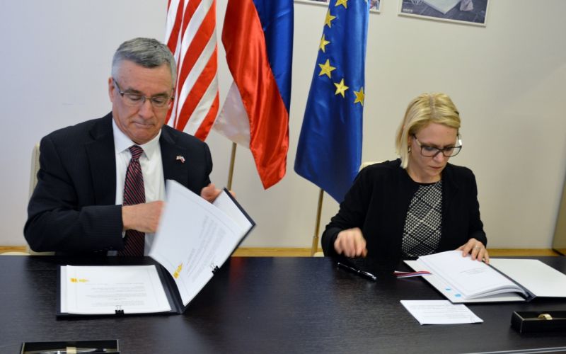 Brent R. Hartley, Anja Kopač Mrak.jpg