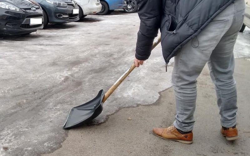 led, sneg, čiščenje.jpg