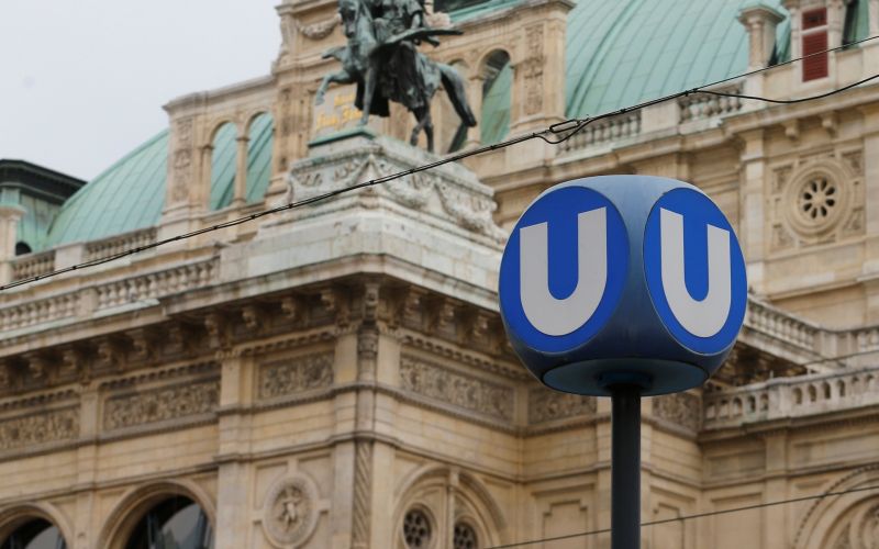karlsplatz, opera, dunaj.jpg