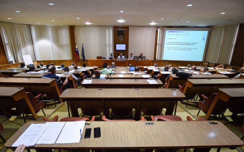 Veto na novelo zakona o tujcih
