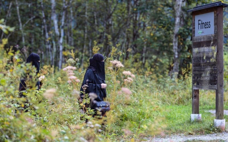 burka, arabski turisti v avstriji.jpg