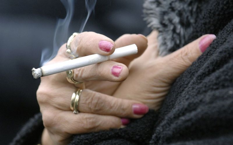 kajenje, cigareta, roke