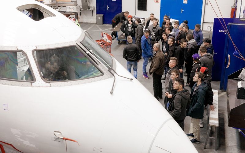 Podjetje Adria Airways Tehnika so obiskali dijaki Šolskega centra Ptuj..jpg