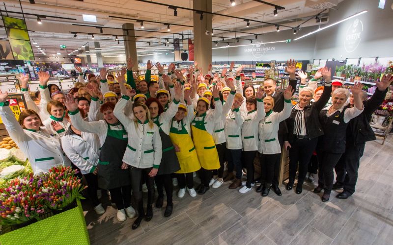 kolektiv Tuš hipermarketa Planet Celje.jpg