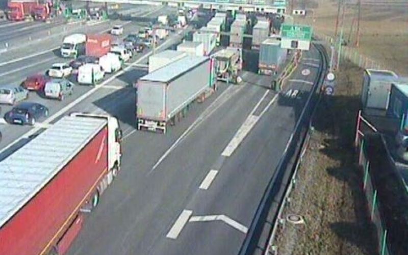 zastoj, avtocesta, log, prometna nesreča