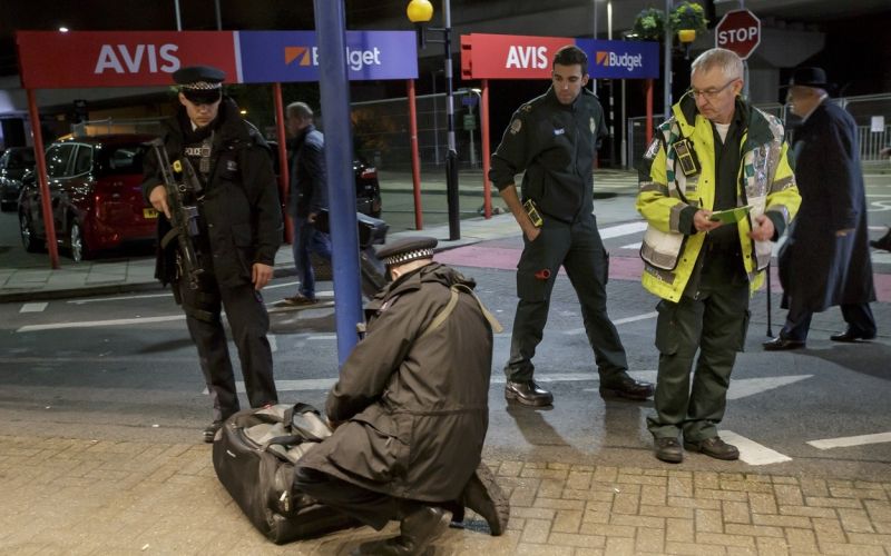 letališče London, britanska policija