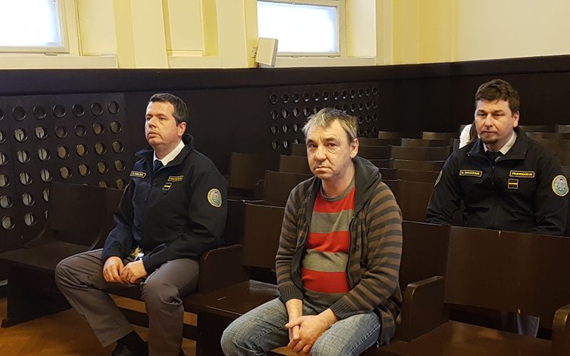 Marjan Munda, sodišče, brezdomec, nož