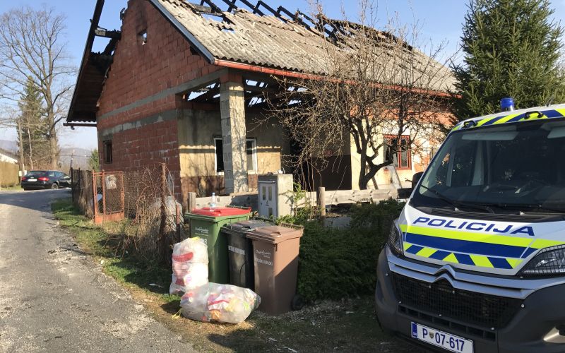Pivola, požar, stanovanjska hiša, gasilci, policija