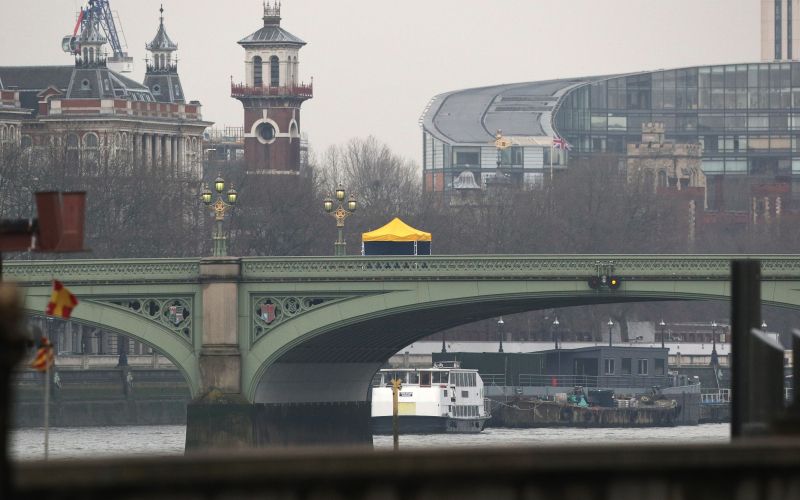 Most Westminster, London.jpg