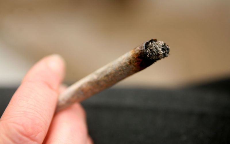 smotka, cigaret, rizla, trava, marihuana