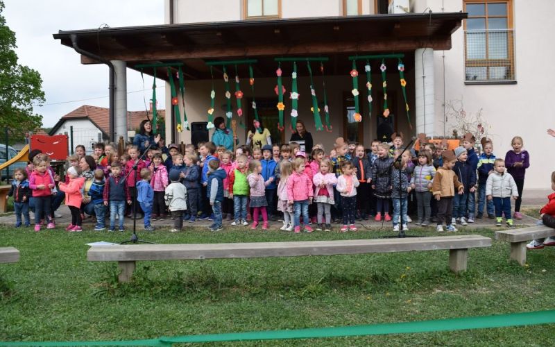 pomladna_trznica01.jpg