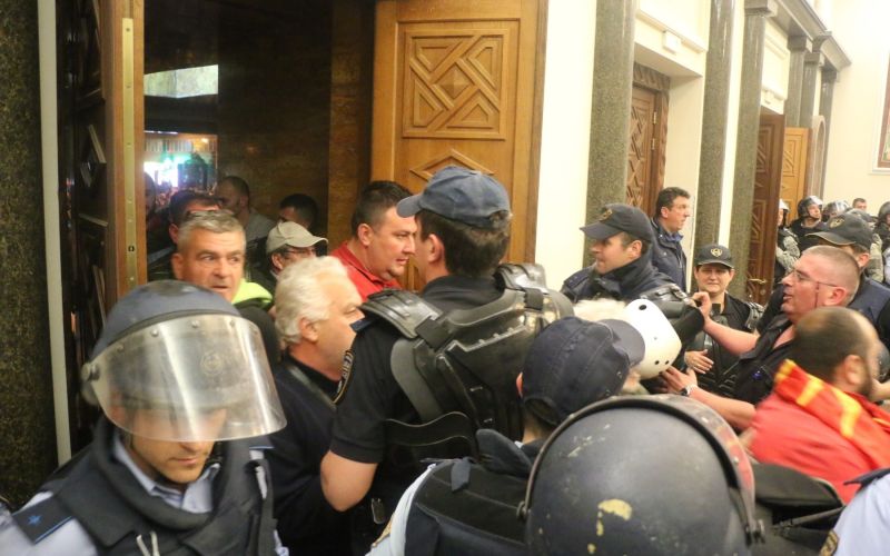 makedonski parlament, pretep4.jpg