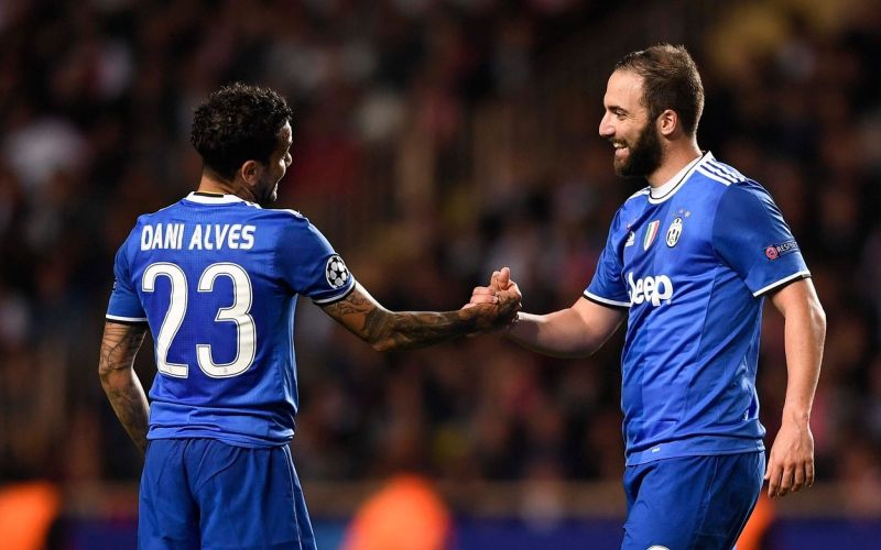 alves dani_higuain.jpg