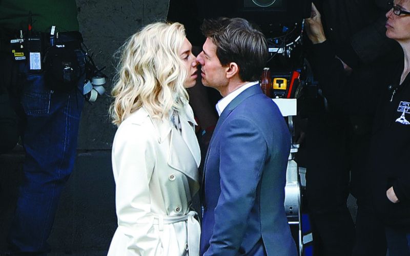 Tom Cruise in Vanessa Kirby.jpg