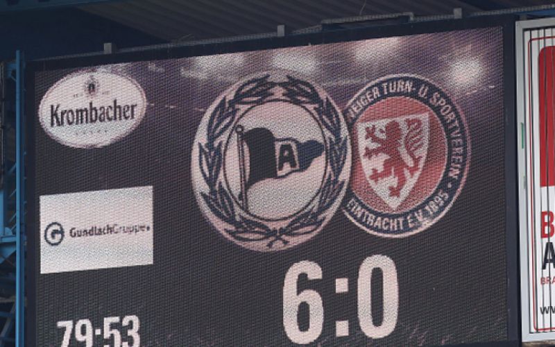 15785420_2-bundesliga-arminia-bielefeld-coach-gives_389c031_m.png