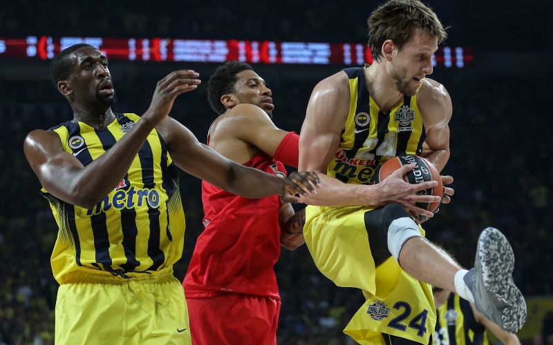 Fenerbahče , Olympiacos.jpg