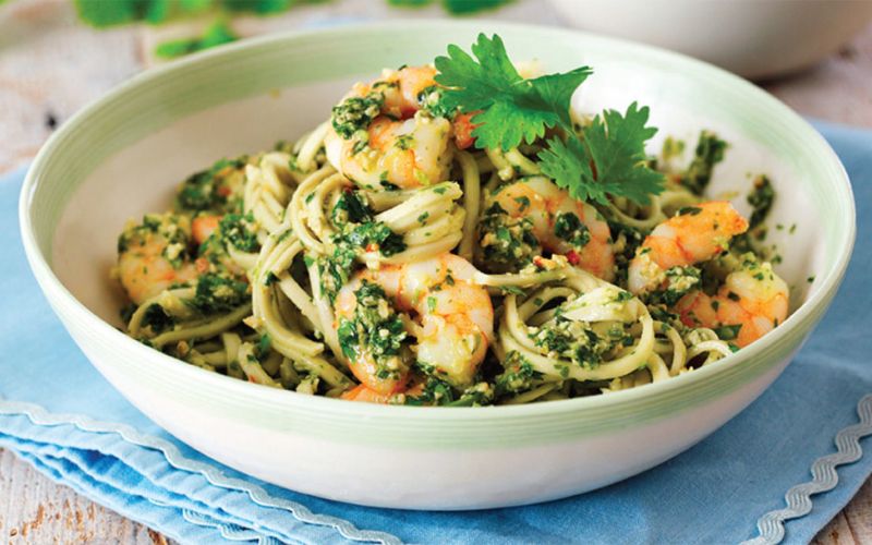 spageti z rakci in pestom.jpg