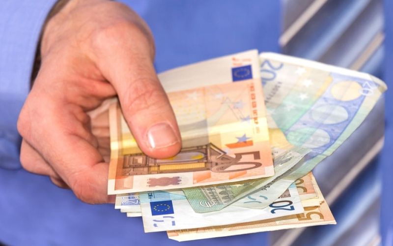 evro_plačevanje_denar.jpg