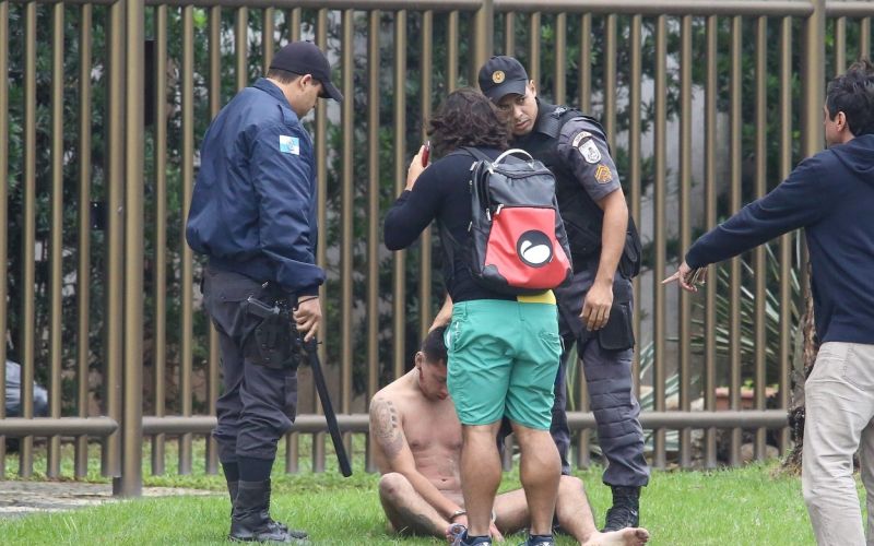 nag moški, lov, policija, golota