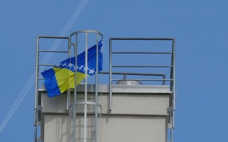 zastava bih, stolpnica matije tomca, domzale.jpg