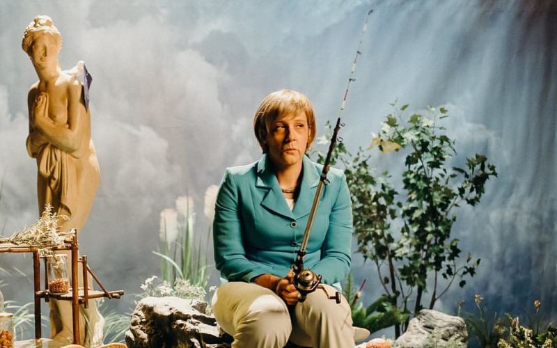 Klemen Slakonja kot Angela Merkel