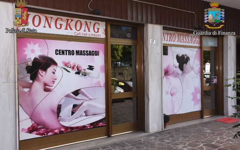 Masažni center Hong Kong naj bi na podlagi govoric poznali tudi slovenski moški.