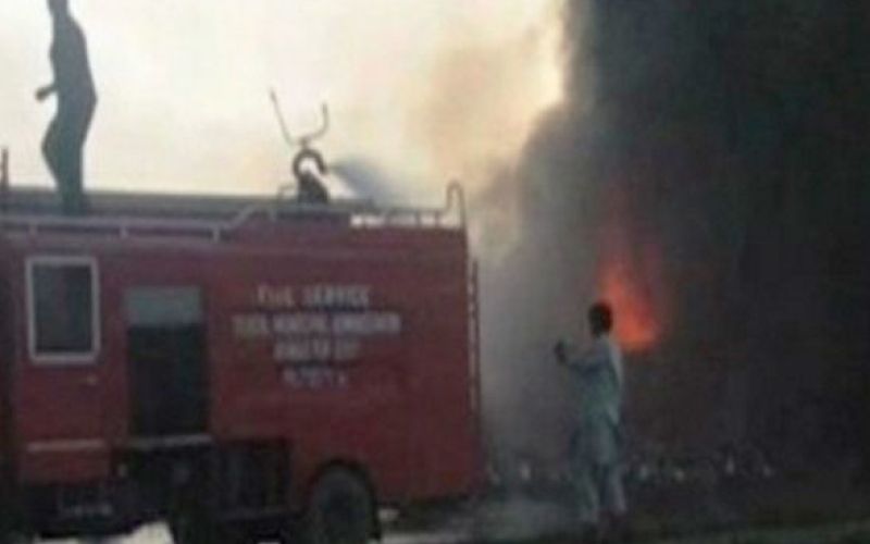 Pakistan, požar, cisterna z nafto
