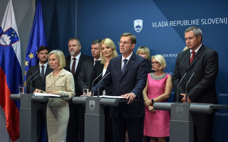 MIro Cerar, vlada, ministri, novinarska konferenca, izjava
