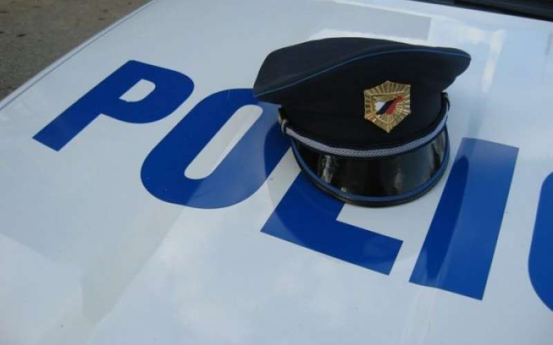 policija_avto_kapa1.jpg