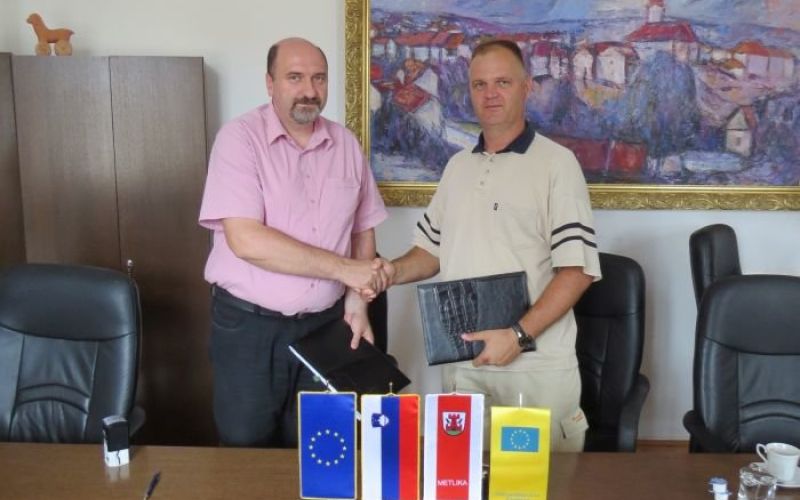 podpis_pogodbe_metlika_002.jpg
