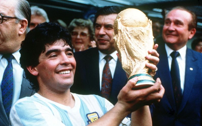 54-maradona 5.jpg