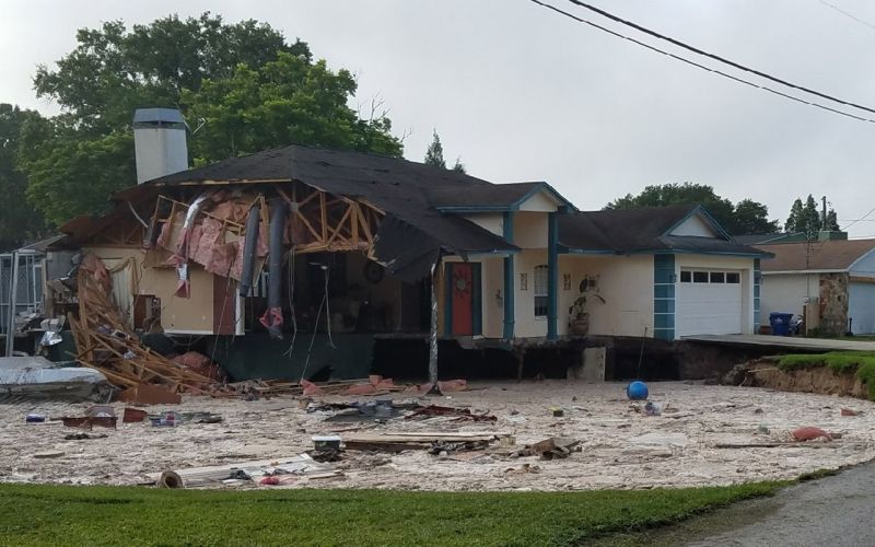 luknja, tampa.jpg