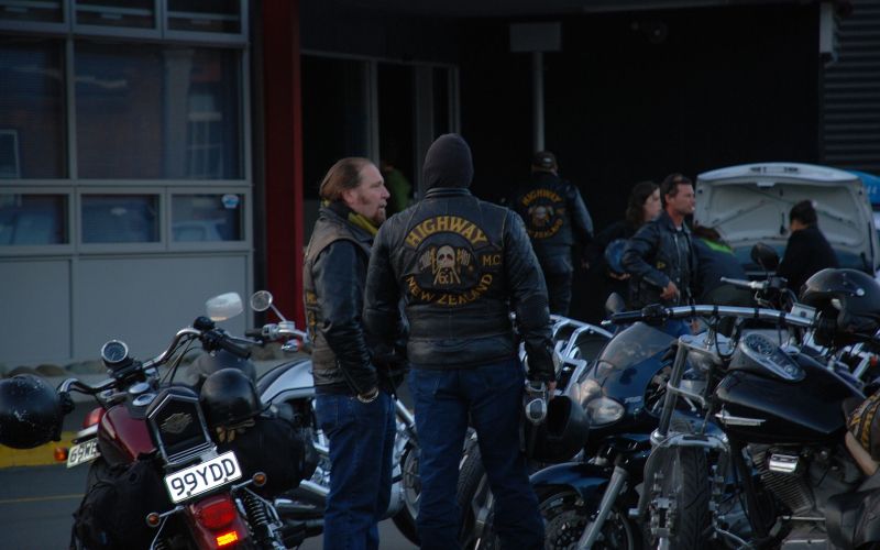 tolpa, bikerji, nova zelandija.JPG
