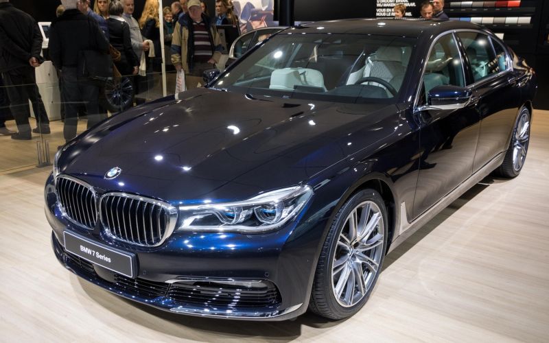 bmw740.jpg