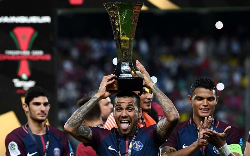 dani alves psg.jpg