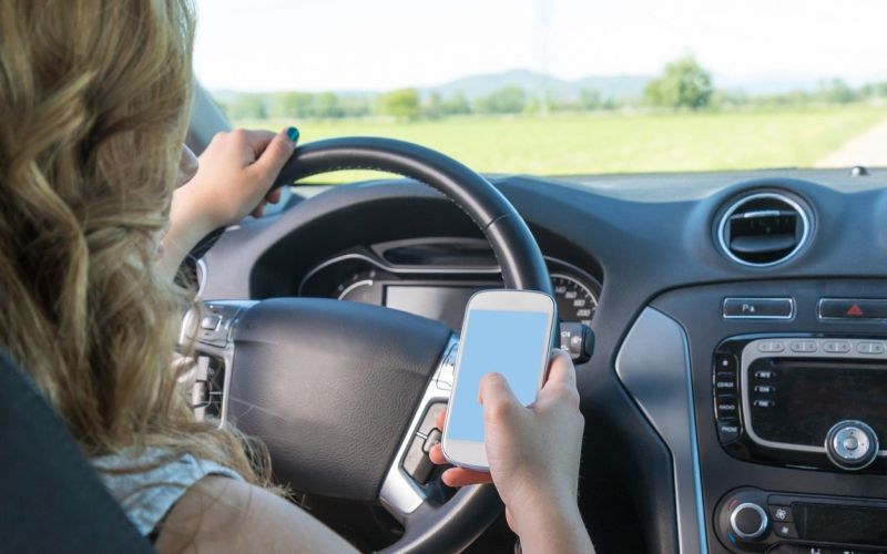 vožnja_mobilni telefon.jpg