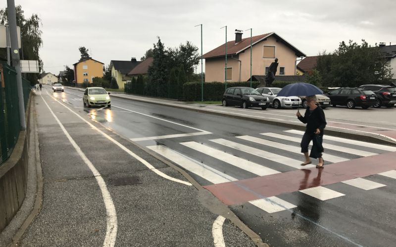 Dvorjane, prehod za pešce, šola