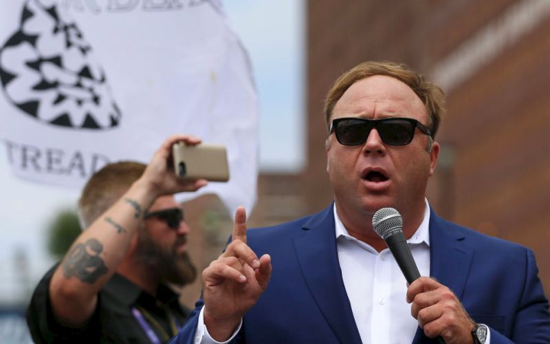 Konservativni radijski voditelj Alex Jones, InfoWars