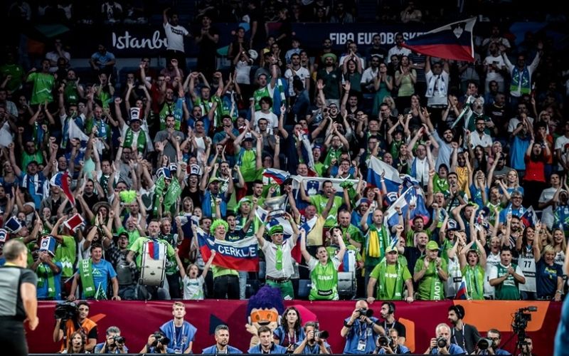 navijaci-slovenija-fiba.jpg