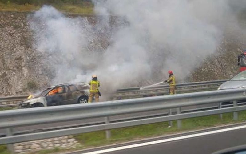 požar na vozilu, dolenjska avtocesta, avtomobil