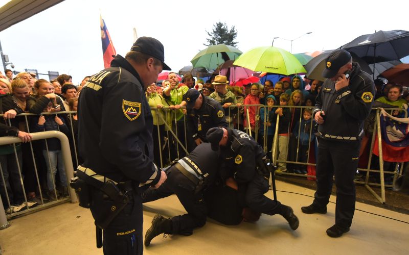 Brnik, sprejem košarkarjev.jpg