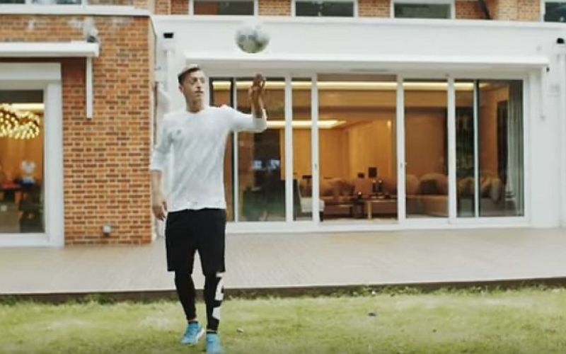 ozil vszi.jpg