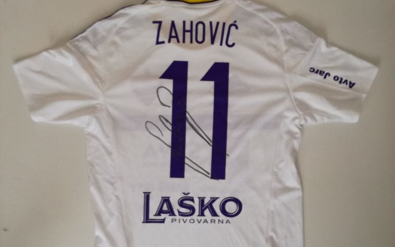 zaho 1.jpg