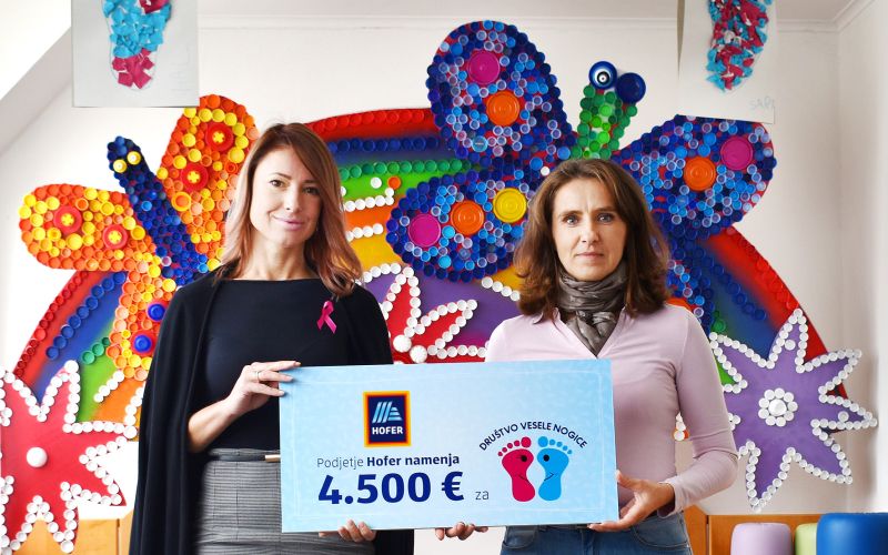 Predaja donacije.jpg
