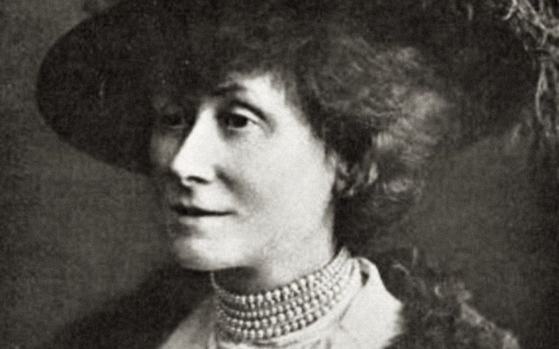 Julie Wallace