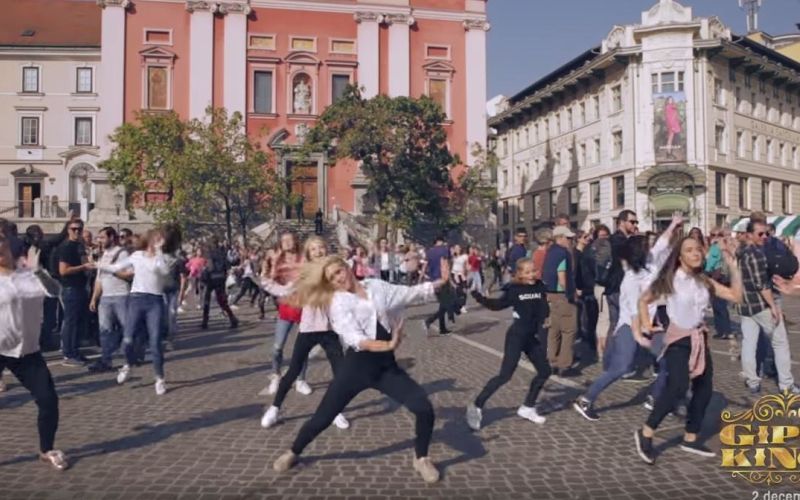 kattan, flashmob.jpg