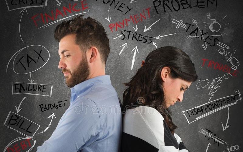 couple-financial-problem-sad-economical-e-62066783.jpg