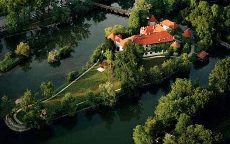 grad_otocec___vir_foto_terme_krka.jpg