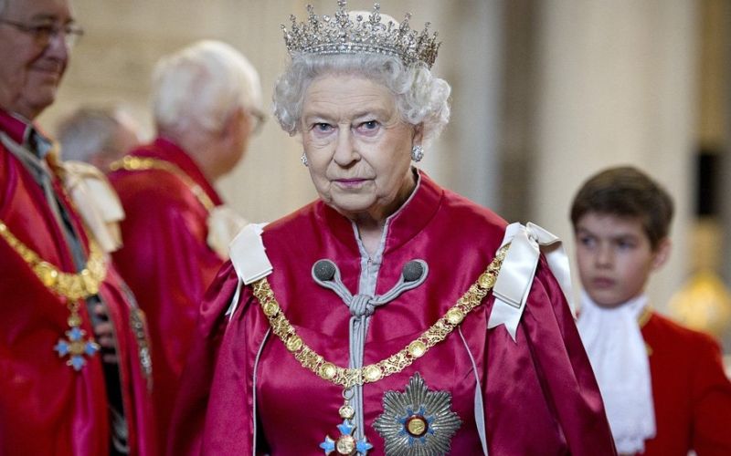8 Elizabeta II